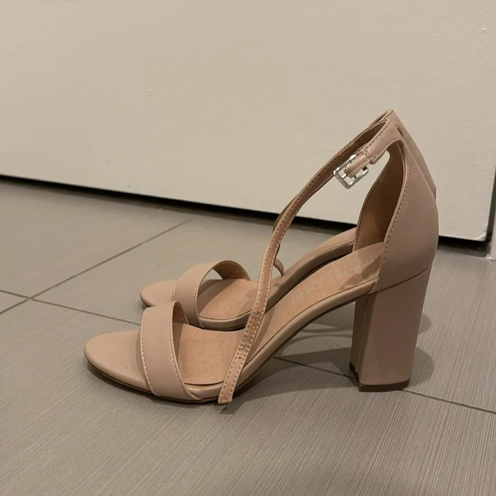 High heels - Picture 2 of 3